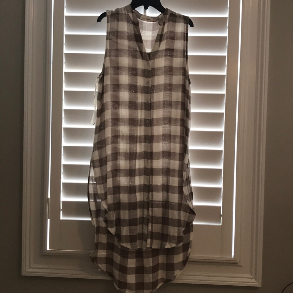 Blu pepper button down sleeveless top